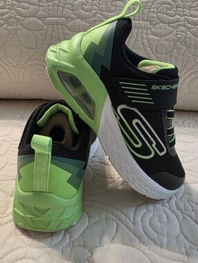 Skechers Kids Black & Green Slip-On Sneakers